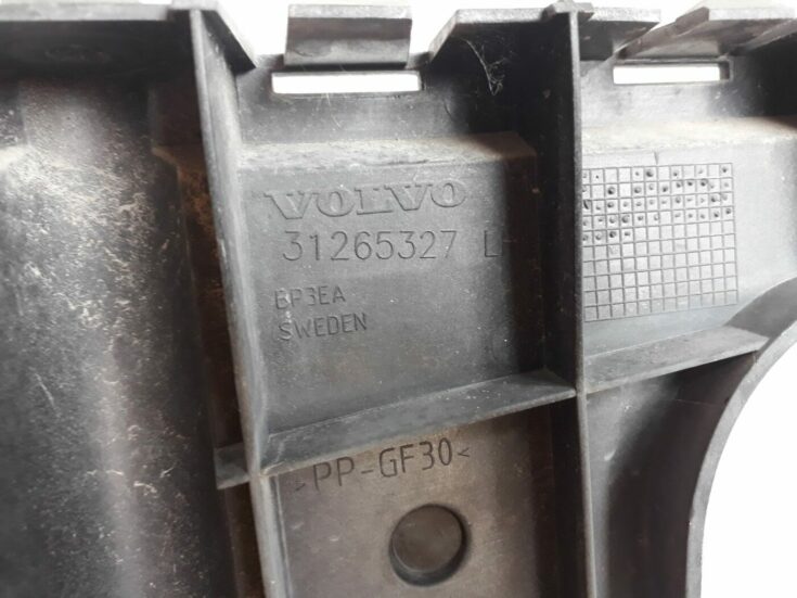 Aizmugurējā spārna un bufera stiprinājums priekš VOLVO V70 2010