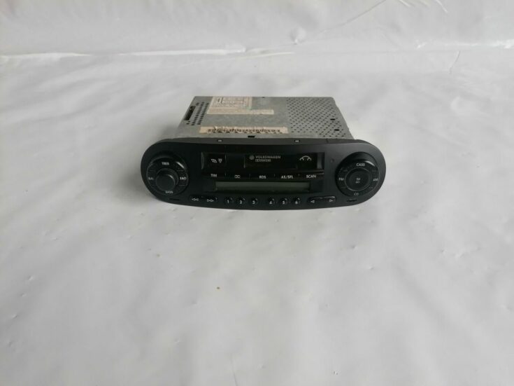 Automašīnas radio priekš VW NEW BEETLE 2001