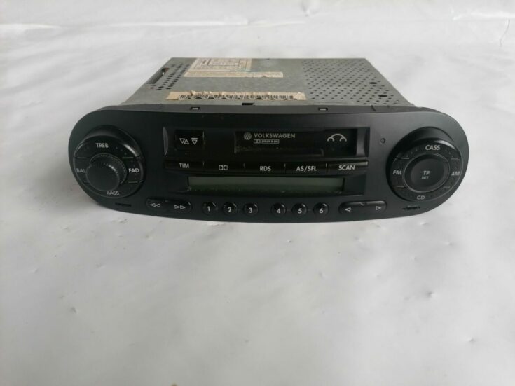 Automašīnas radio priekš VW NEW BEETLE 2001