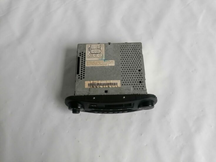 Automašīnas radio priekš VW NEW BEETLE 2001