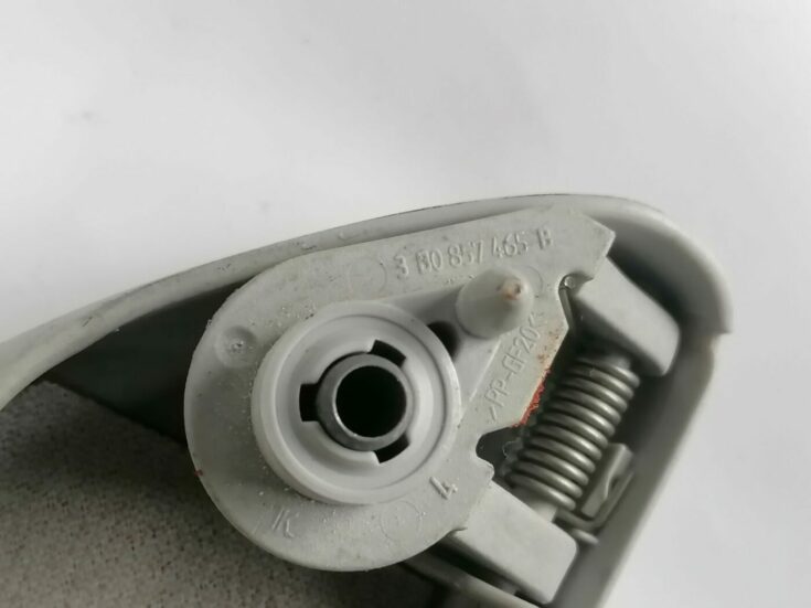 Briļļu uzglabāšanas nodalījums priekš VW NEW BEETLE 2001