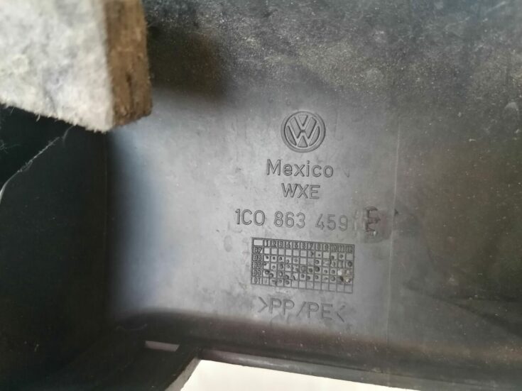 Bagažnieka nodalījuma sliekšņa uzlika priekš VW NEW BEETLE 2001
