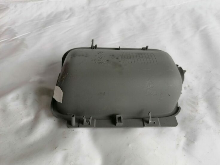 Dekoratīva apdare centrālās konsoles nodalījumam priekš VW NEW BEETLE 2001