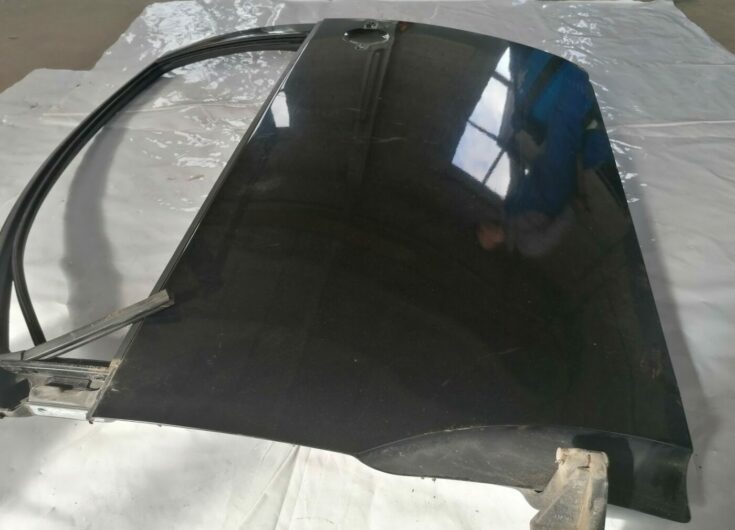 Priekšējās kreisās durvis priekš VW NEW BEETLE 2001
