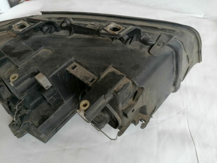 Priekšējais kreisais lukturis priekš AUDI A4 2001 SEDAN