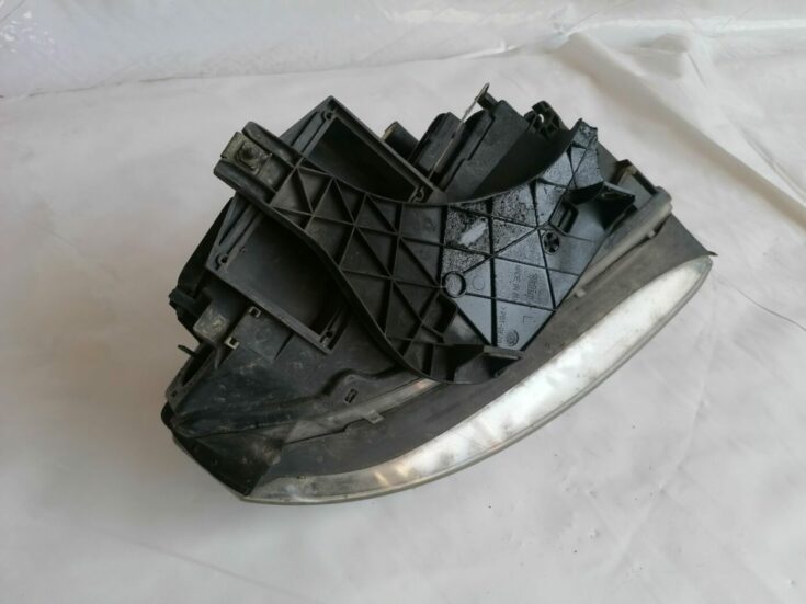 Priekšējais kreisais lukturis priekš AUDI A4 2001 SEDAN