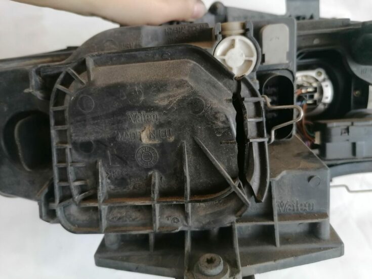 Priekšējais kreisais lukturis priekš AUDI A4 2001 SEDAN