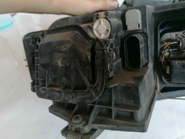 Priekšējais kreisais lukturis priekš AUDI A4 2001 SEDAN