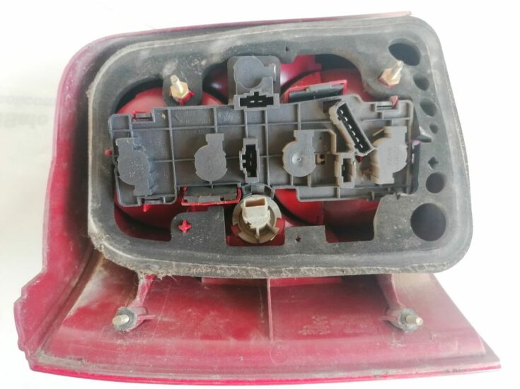Aizmugurējais labais lukturis priekš VW PASSAT 2003 UNIVERSAL BLUE