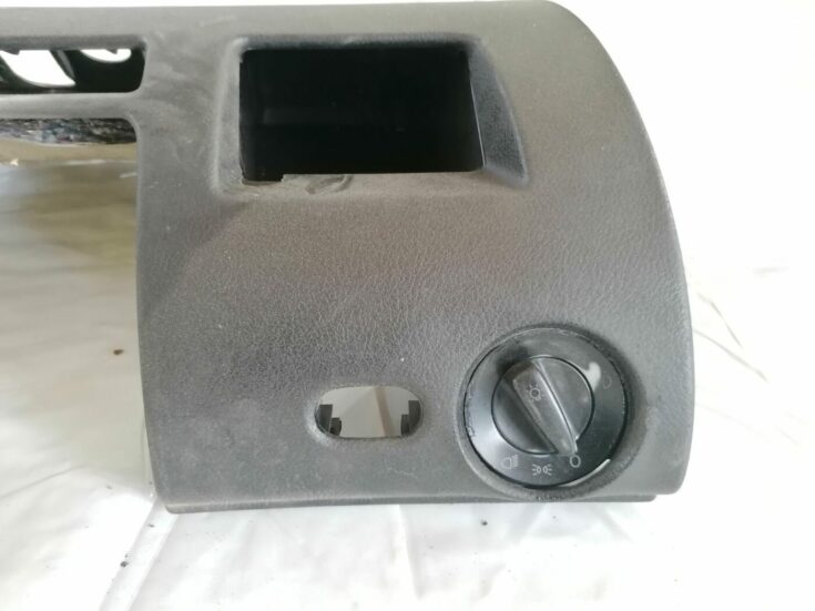 Mērinstrumentu paneļa apdare (zem stūres) priekš VW PASSAT 2003 UNIVERSAL BLUE