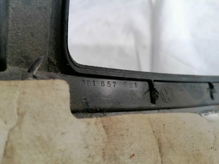 Mērinstrumentu paneļa apdare (zem stūres) priekš VW PASSAT 2003 UNIVERSAL BLUE
