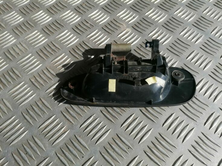 Priekšējāis labais durvju rokturis priekš HONDA CIVIC 2004