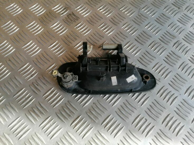 Priekšējāis kreisais durvju rokturis priekš HONDA CIVIC 2004