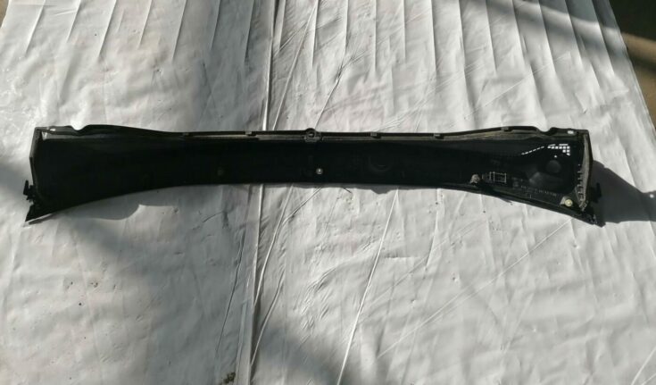 Vējstikla uzlikas (deflektora) režģis priekš HONDA CIVIC 2004