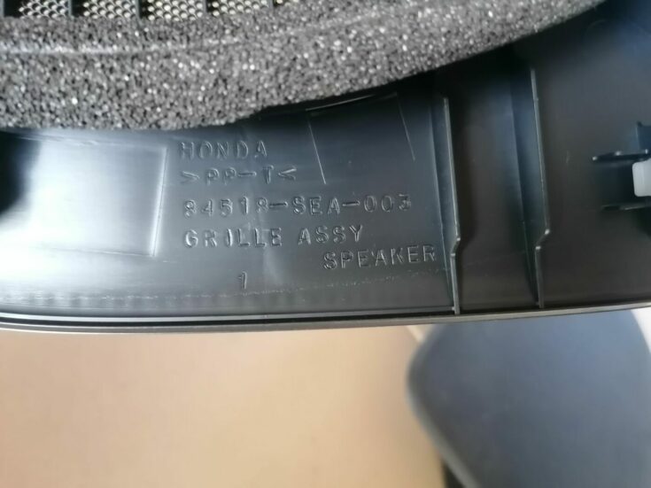 Skaļruņa apdare aizmugurējā plauktā priekš HONDA ACCORD 2003 SILVER