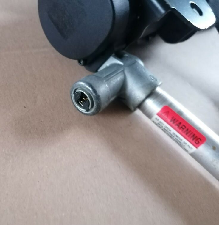 Aizmugurējā vidēja drošības josta priekš VOLVO S60 2004