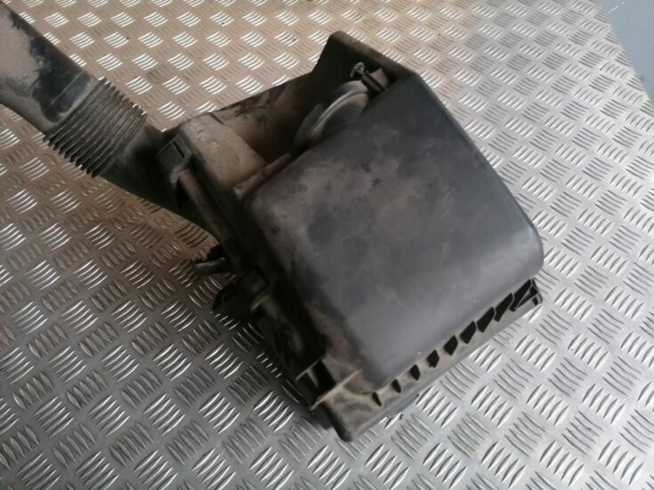Gaisa filtra korpuss priekš VOLVO S60 2004