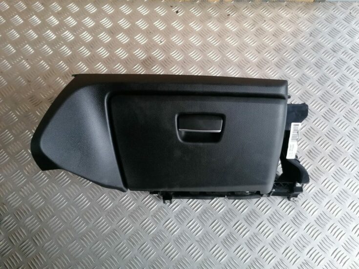 Mantu glabāšanas nodalījums pasažiera pusē priekš BMW 1 E87 2007 GRAPHITE