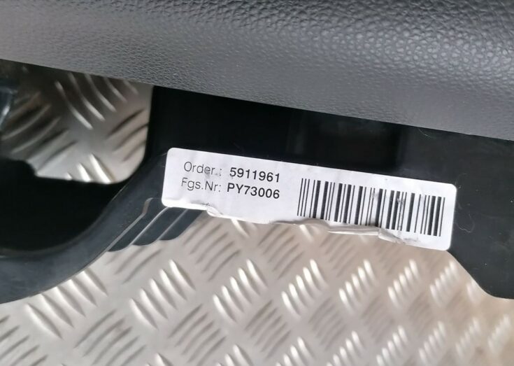 Mantu glabāšanas nodalījums pasažiera pusē priekš BMW 1 E87 2007 GRAPHITE