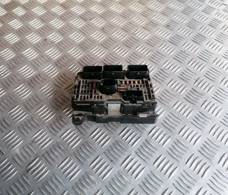 Drošinātāju bloks priekš PEUGEOT 407 2004