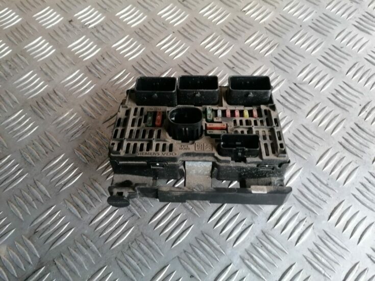 Drošinātāju bloks priekš PEUGEOT 407 2004