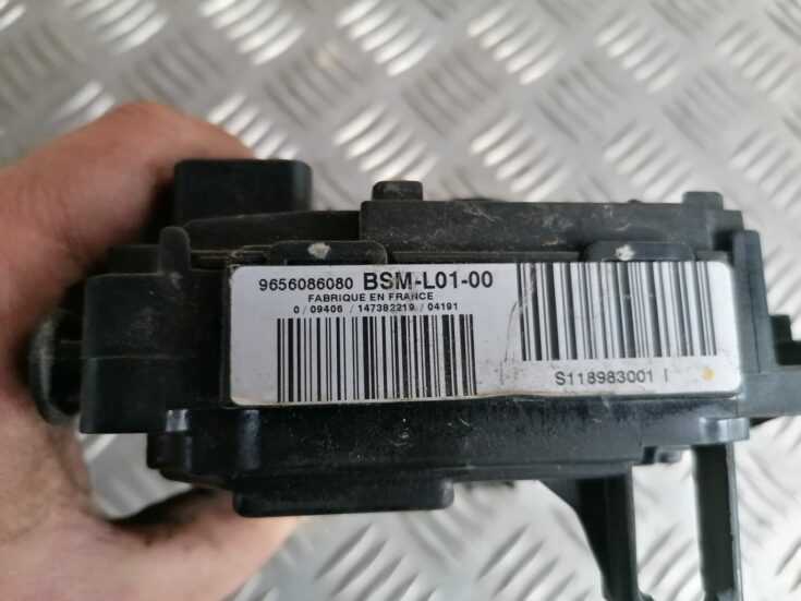 Drošinātāju bloks priekš PEUGEOT 407 2004