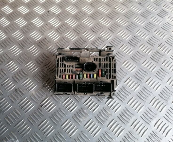 Drošinātāju bloks priekš PEUGEOT 407 2004