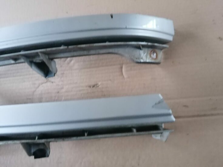 Priekšēja luktura kronšteins priekš OPEL ZAFIRA 2002
