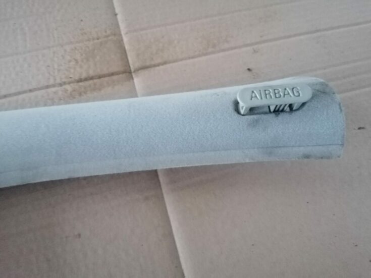 Priekšējas salona statnes apdare priekš OPEL ZAFIRA 2002