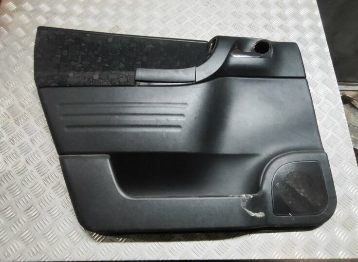 Aizmugurējo kreiso durvju apdare priekš OPEL ZAFIRA 2002