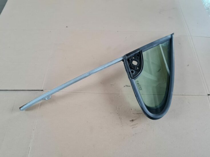 Priekšējais sānu stikls, pa labi priekš PEUGEOT 307 2003