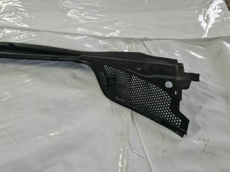 Vējstikla uzlikas (deflektora) režģis priekš CITROEN C4 2006-2
