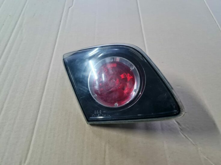 Bagāžnieka vāka kreisais lukturis priekš MAZDA 3 2007