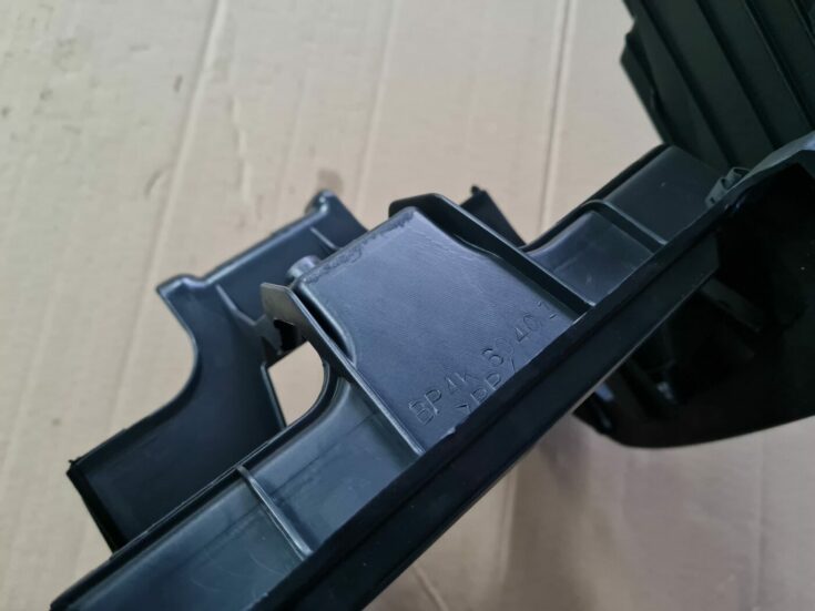 Mērinstrumentu paneļa iekšējā plastmasa priekš MAZDA 3 2007