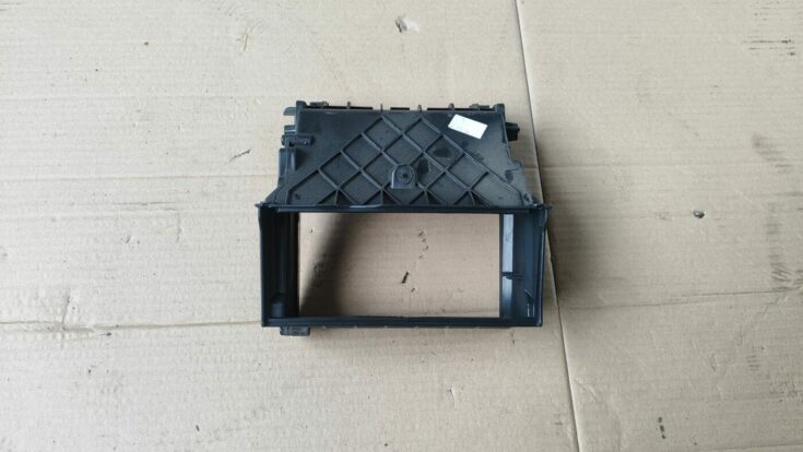 Salona plastmasa priekš FORD FOCUS 2016 UNIVERSAL