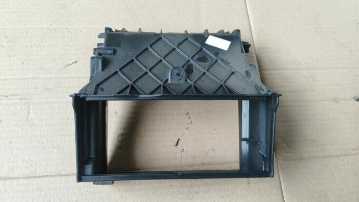 Salona plastmasa priekš FORD FOCUS 2016 UNIVERSAL