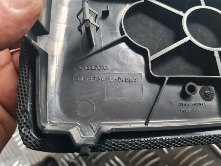 Mērinstrumentu paneļa skaļruņa apdare priekš VOLVO V70 2003 SILVER