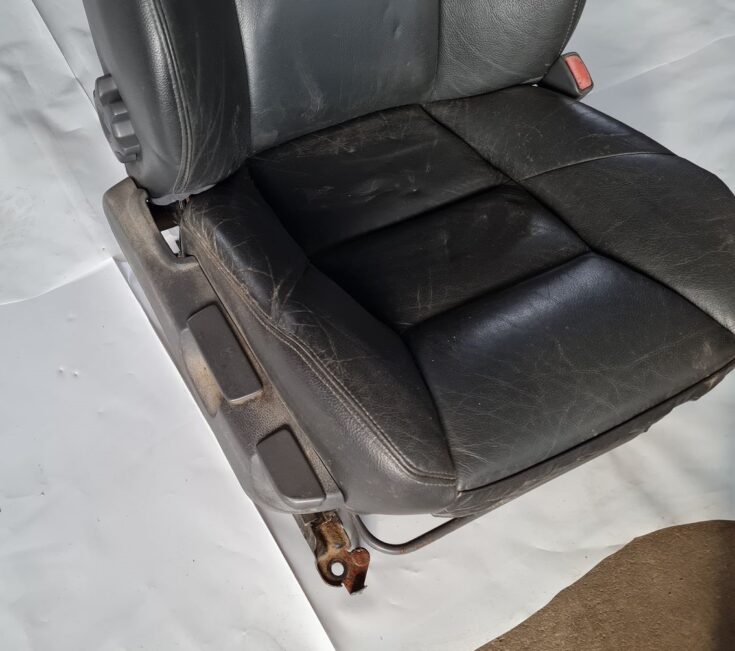 Priekšējais labais sēdeklis priekš VOLVO V70 2003 SILVER
