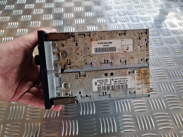 CD/DVD/Navigācijas bloks priekš VW PASSAT 2004 UNIVERSAL GREY