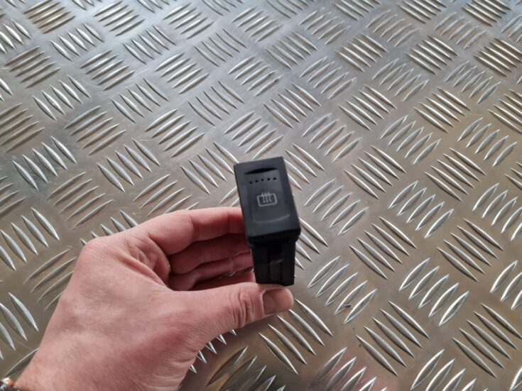 Aizmugurējā stikla apsildes ieslēgšanas poga priekš VW PASSAT 2004 UNIVERSAL GREY