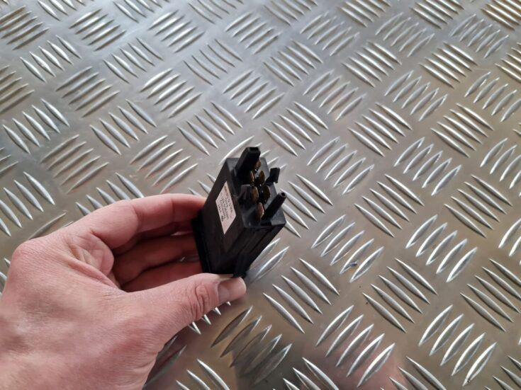 Aizmugurējā stikla apsildes ieslēgšanas poga priekš VW PASSAT 2004 UNIVERSAL GREY