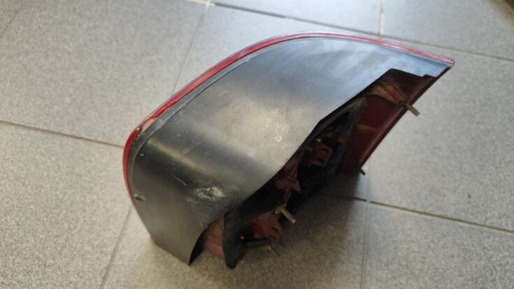 Aizmugurējais kreisais lukturis priekš VW PASSAT 2004 UNIVERSAL GREY