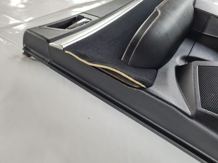 Aizmugurējo labo durvju apdare priekš SUBARU LEGACY 2010