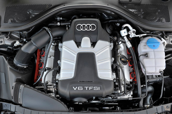 Engine, hitch, hoses, and plastic components 1