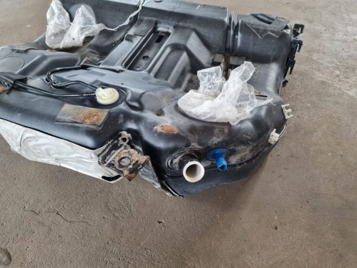 Degvielas tvertne priekš VOLVO V70 2006