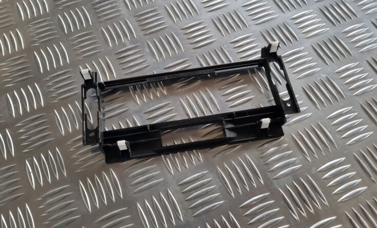 Mērinstrumentu paneļa dekoratīvais rāmis priekš NISSAN X-TRAIL 2002