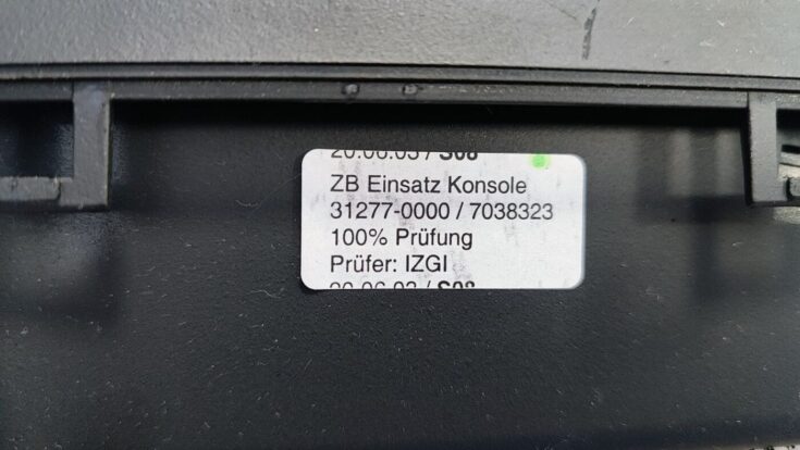Centrālās konsoles nodalījums priekš BMW E46 COUPE Facelift 2004