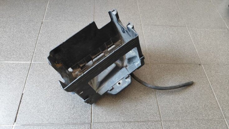 Akumulatora stiprināšanas korpuss priekš SEAT IBIZA 2005