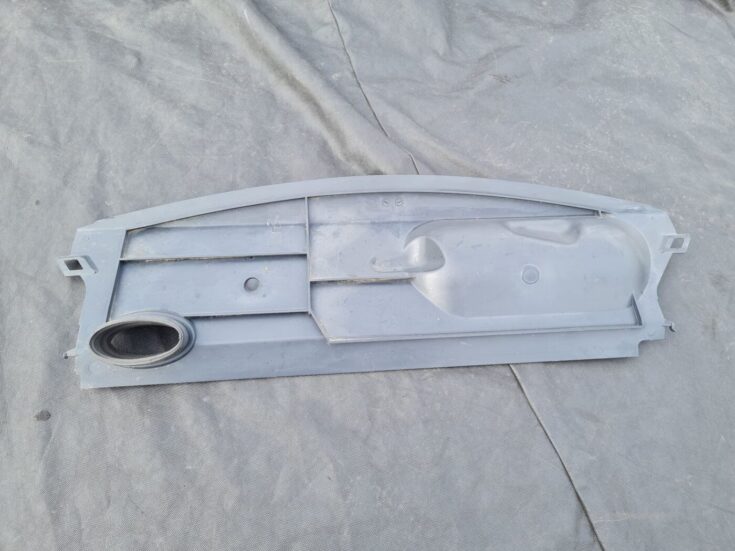 Radiatoru augšēja uzlika priekš RENAULT MEGANE 2011