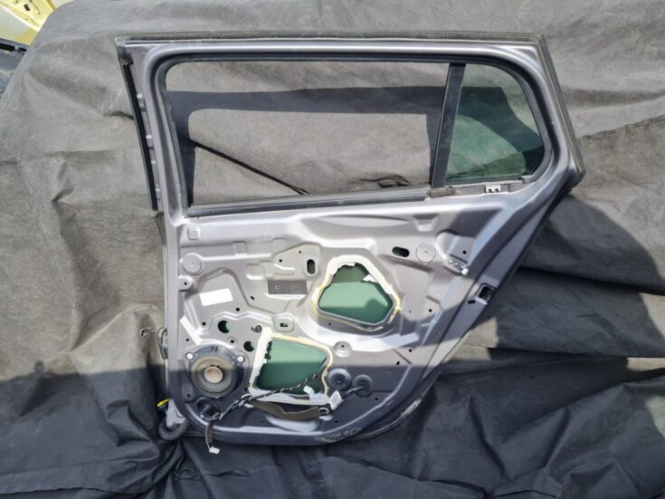 Aizmugurējās labās durvis priekš RENAULT MEGANE 2011